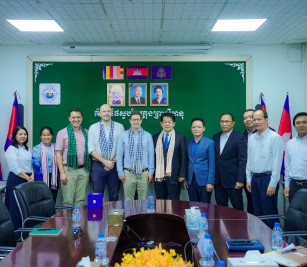 Warmly welcomed and greeted  a visit of  H.E (Mr.)  Justin Whyatt, Australian Ambassador to the Kingdom of Cambodia, to Sihanoukville Autonomous Port
