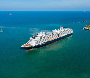 នាវាទេសចរណ៍ឈ្មោះ WESTERDAM
