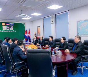 Welcomed a courtesy visit of and received a wish for new year from His Excellency Lai Xuan Chien
