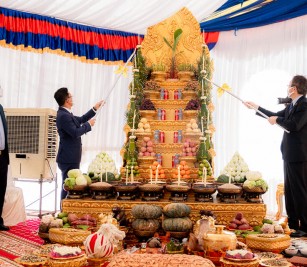 The participated in the Ground Breaking Ceremony for the construction of Costums Bonded Warehouse (CBW) of AEON MALL (CAMBODIA) LOGI PLUS CO., LTD at Sihanoukville Port Special Economic Zone
