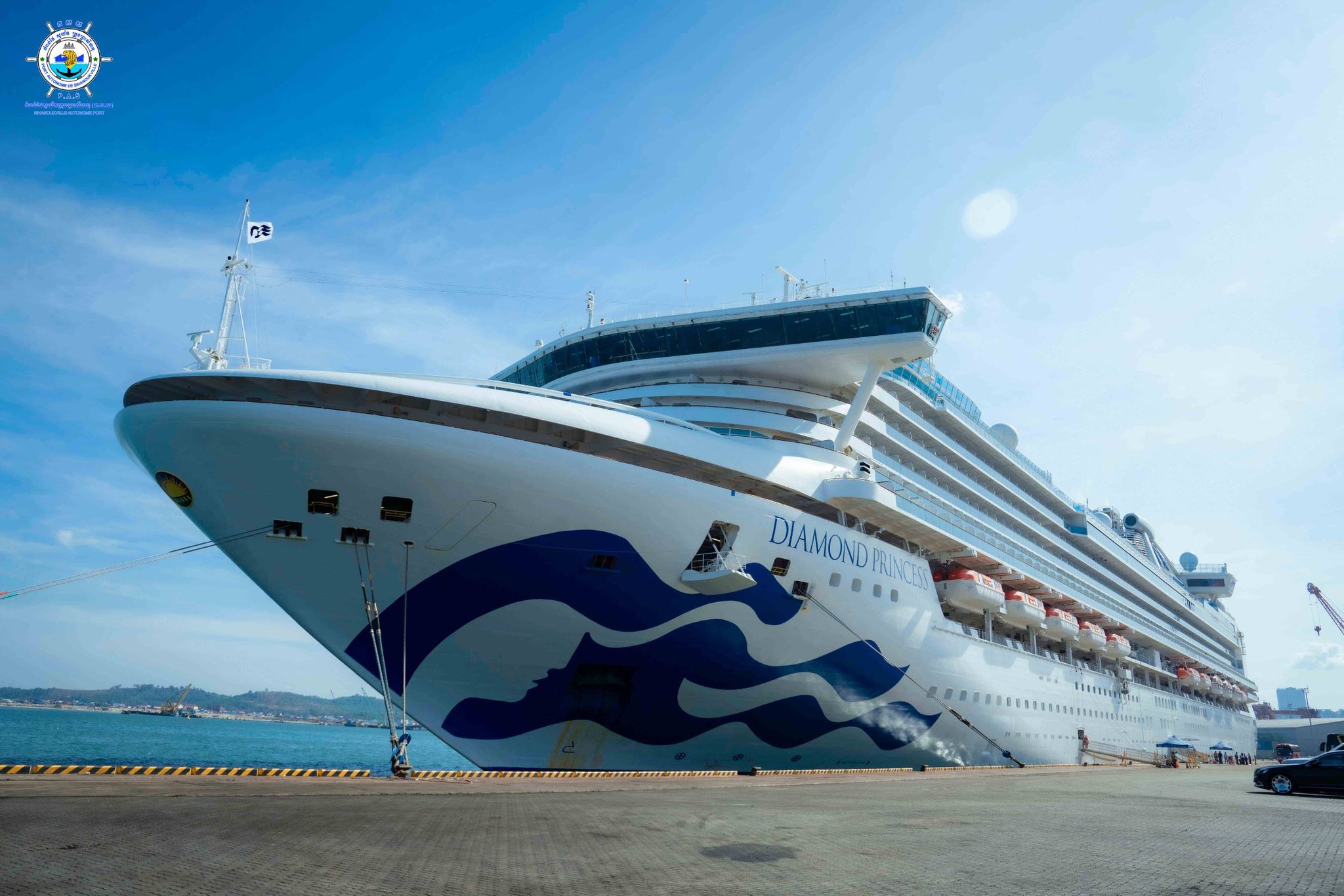 នាវាទេសចរណ៍ឈ្មោះ DIAMOND PRINCESS សញ្ជាតិ BERMUDA នាវេលាម៉ោង ៧:០០ នាទី ថ្ងៃចន្ទ ១០កើត ខែបុស្ស ឆ្នាំម្សាញ់ សប្តស័ក
