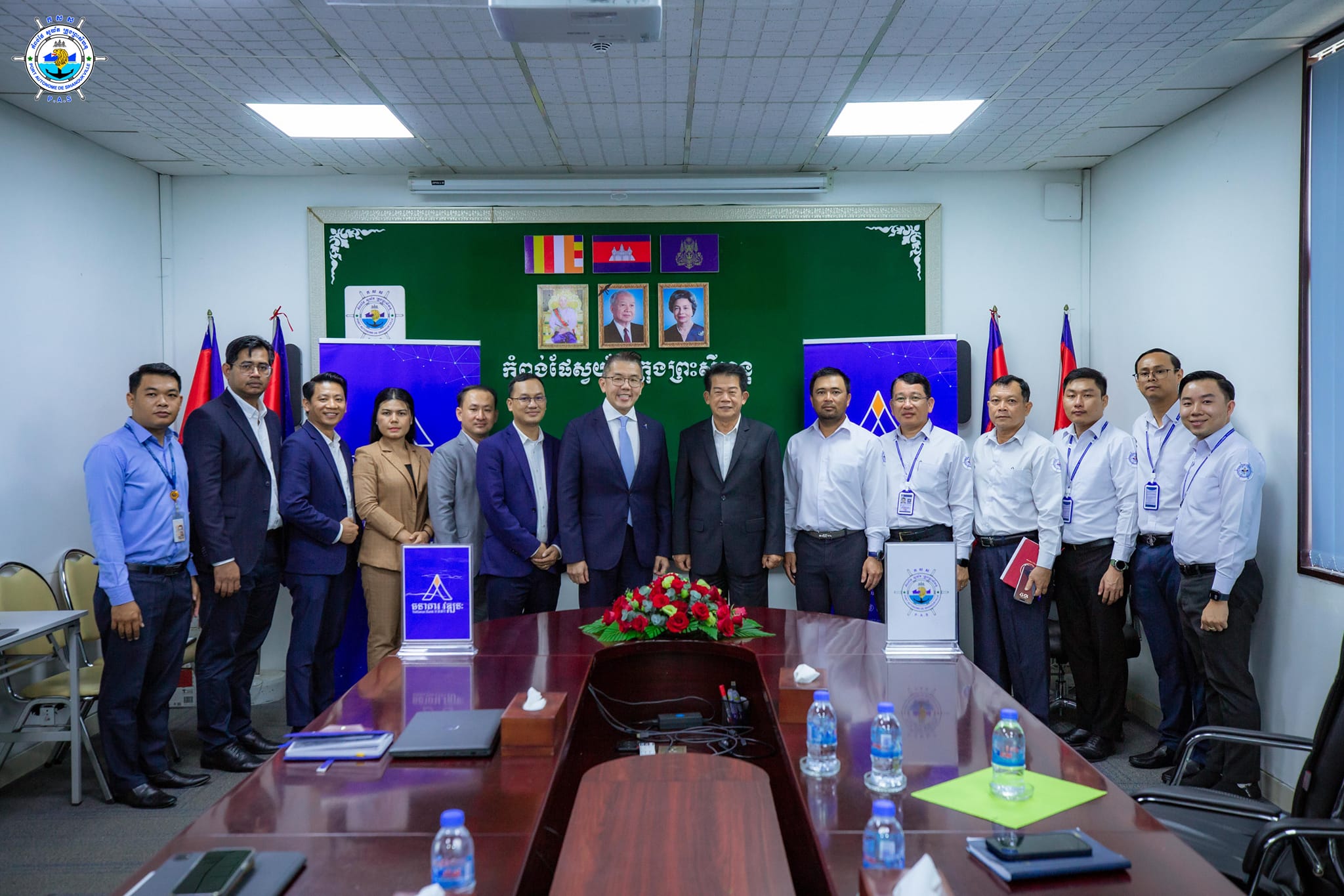 held a discussion meeting and signed a Memorandum of Understanding between Sihanoukville Autonomous Port and Vattanac Bank
