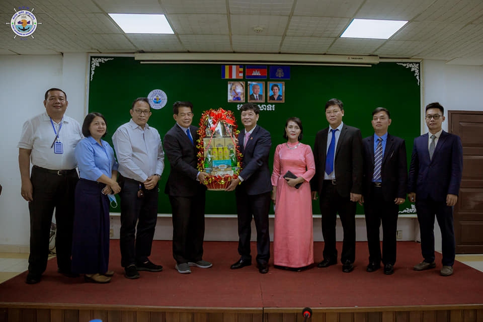 the Consul-General of Vietnam in Preah Sihanouk Province and colleagues to pay courtesy calls and best wishes on occasion of the upcoming Khmer New Year
