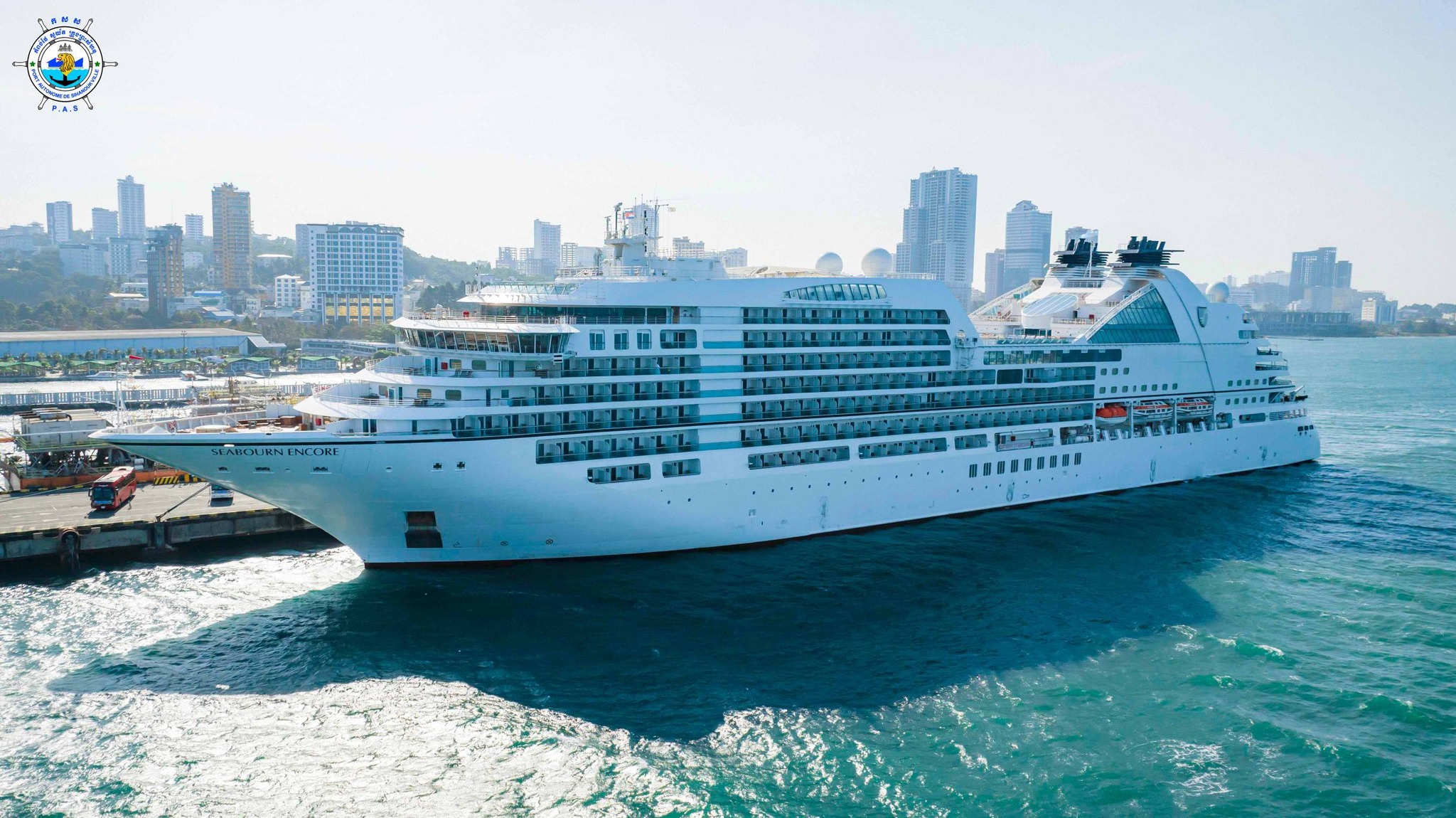 SEABOUNR ENCORE cruise ship with nationality of BAHAMAS
