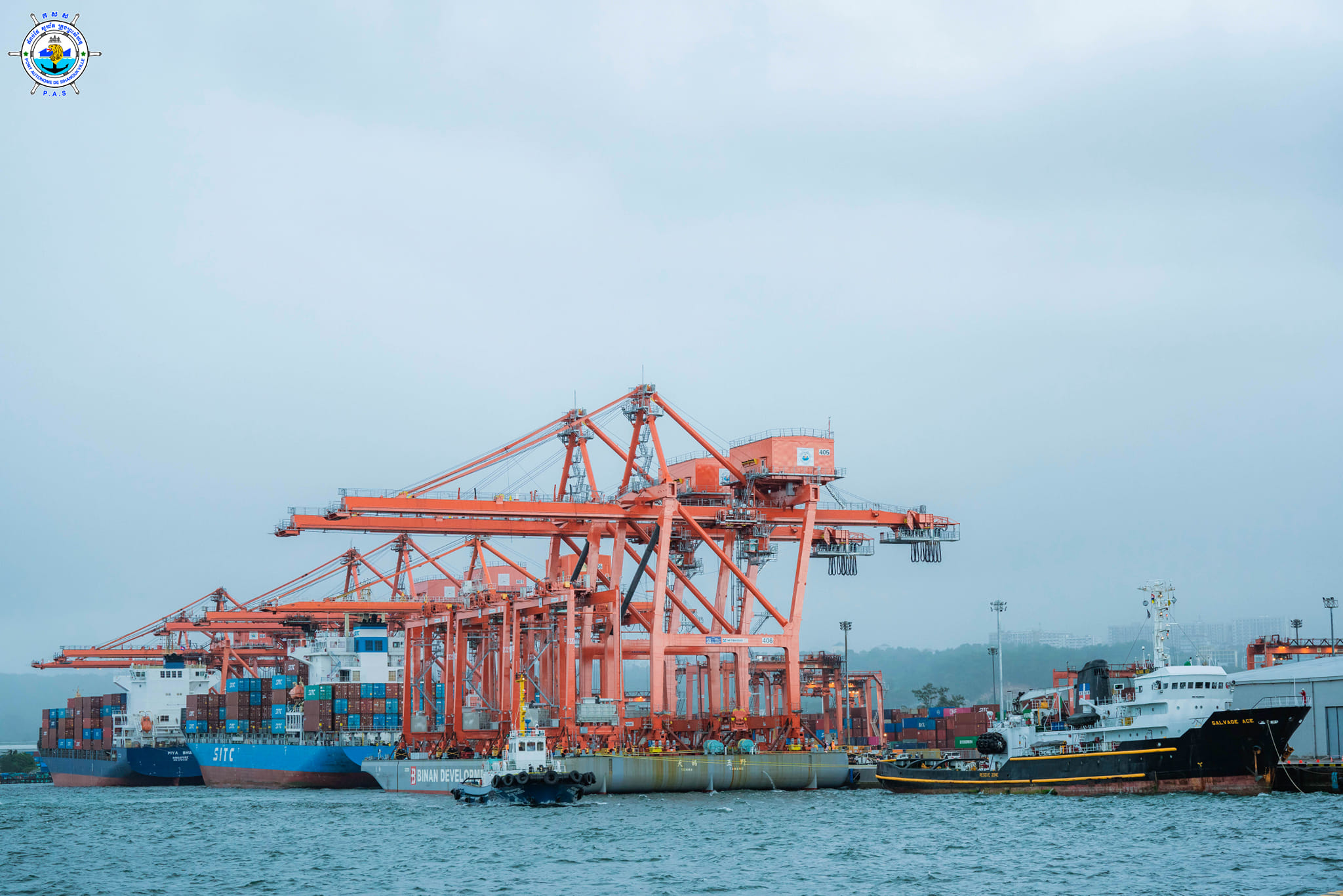 2 units of Quay Gantry Cranes (QC) and 6 units of Rubber Tired Gantry Cranes (RTG) arrived safely
