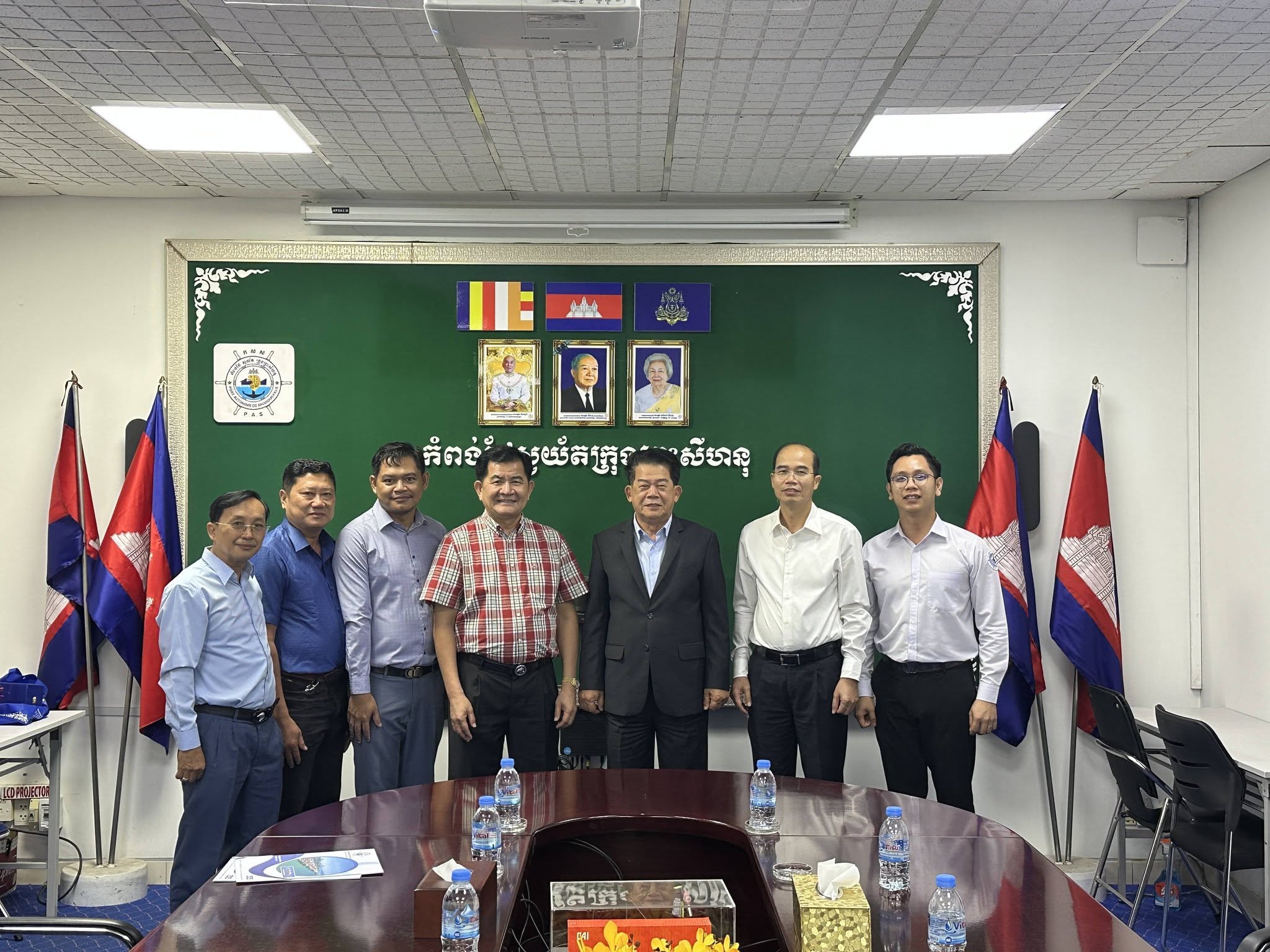 A courtesy visit of and held a discussion meeting with Mr. Oknha. Tan Tat
