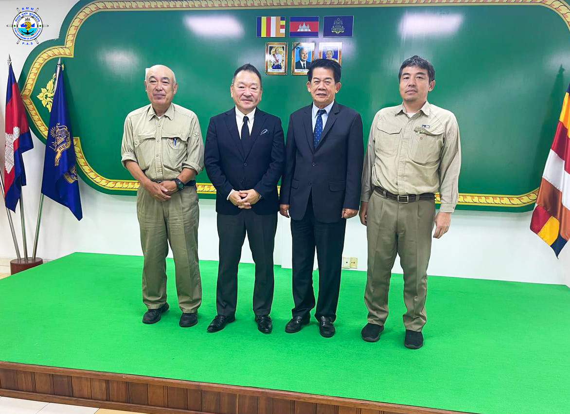 Warmly greeting a courtesy call and the heartfelt congratulation on the Inauguration Ceremony
