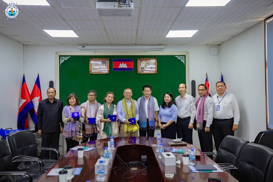 CEO of Sihanoukville Autonomous Port and the management team allowed five members from the Khmer-American Association led by Mr. Pen Sitha, former Deputy Director General of Administration of PAS

