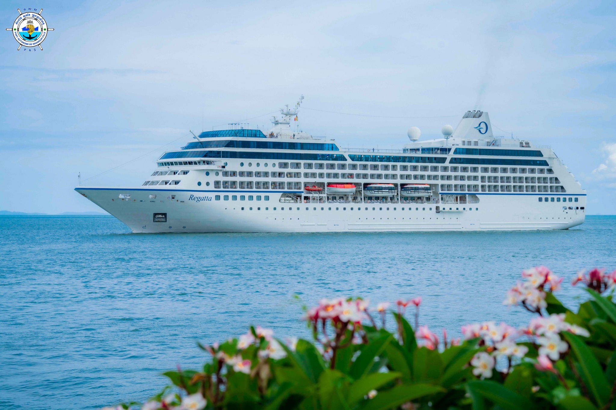 OCEANIA REGATTA cruise ship with nationality of MARSHALL ISLAND
