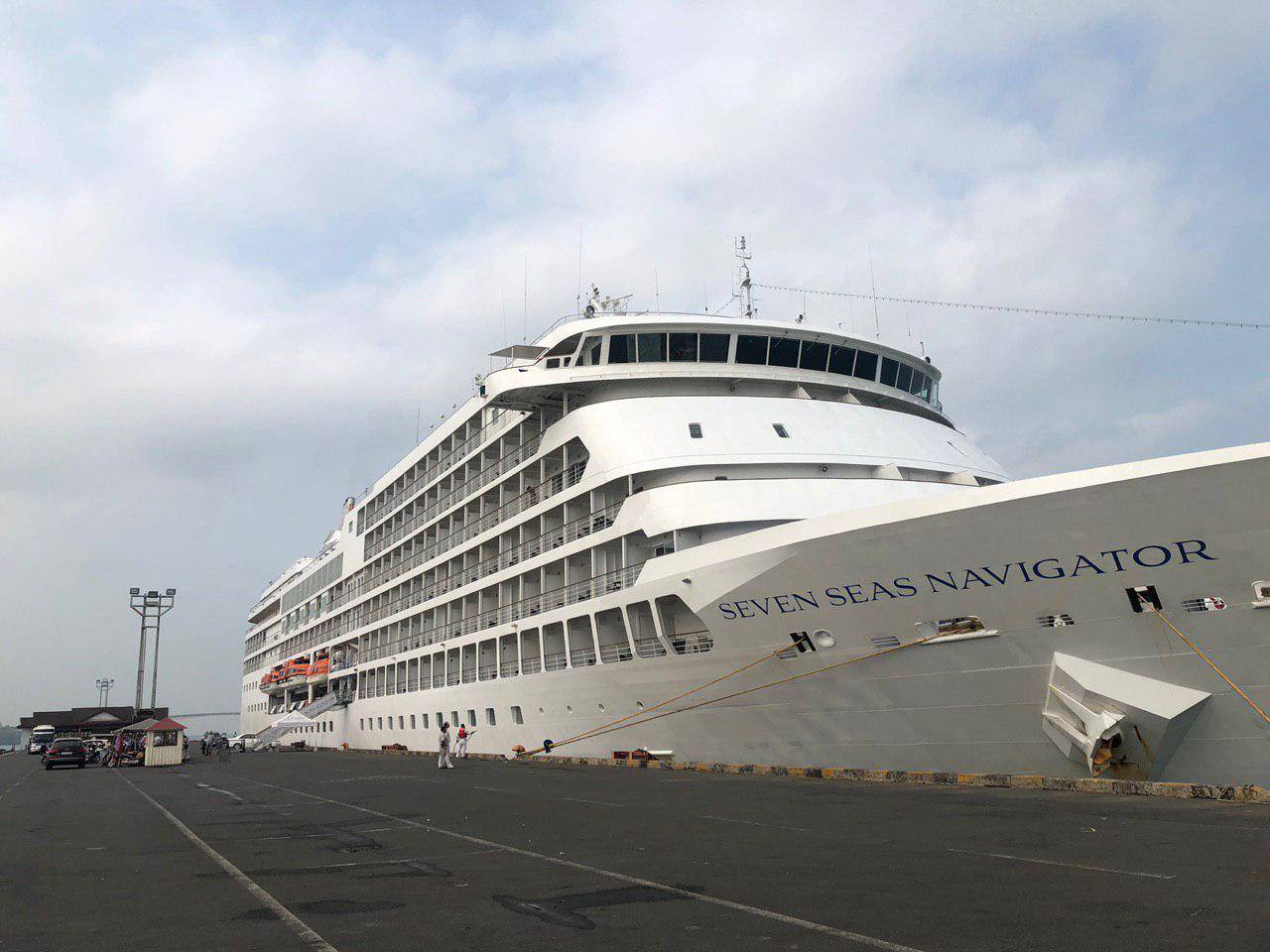 នាវាទេសចរណ៍ឈ្មោះ Seven Seas Navigator មកពីកំពង់ផែ Ho Chi Minh ប្រទេសវៀតណាម
