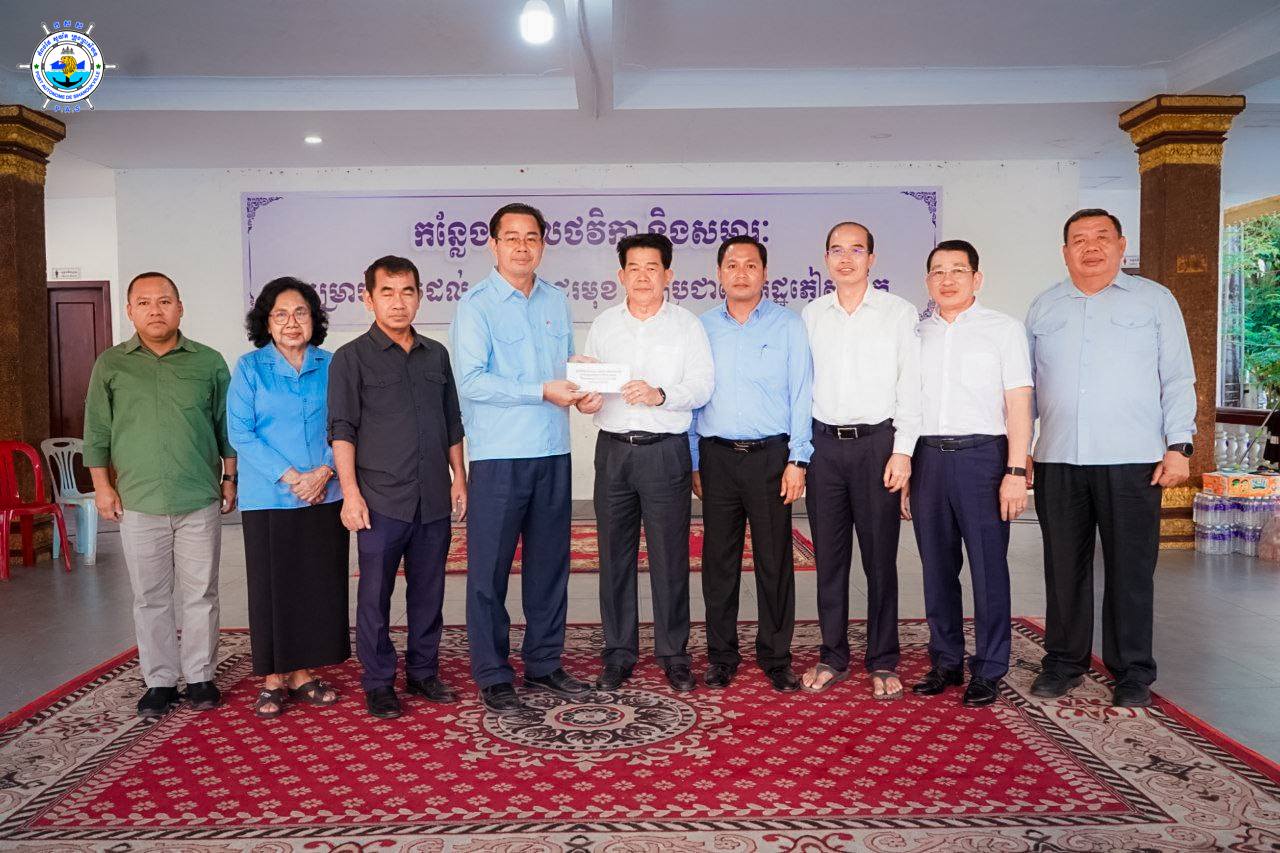 Presents and finance to Preah Sihanouk Provincial Administration, represented by His Excellency Mang Sineth
