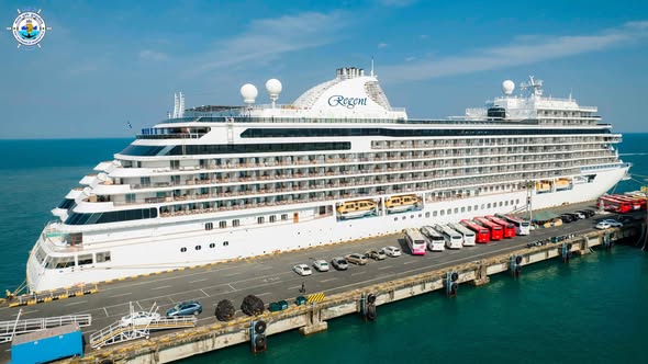 SEVEN SEAS EXPLORER cruise ship with nationality of MARSHALL ISLAND
