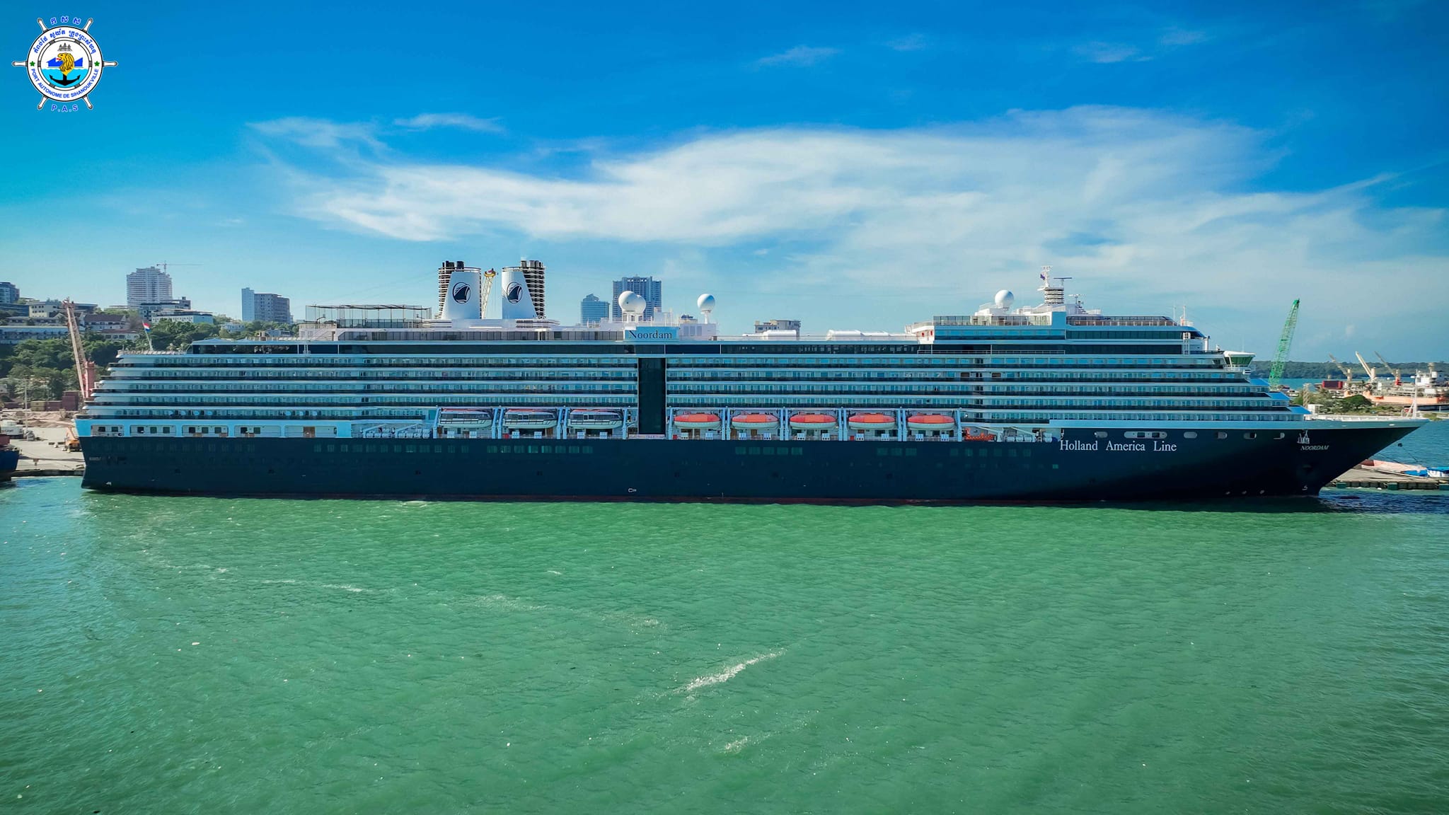 NOORDAM cruise ship with nationality of NETHERLANDS, length of 285.43 meters, width of 32,25 meters, and depth of 8 meters, docked safely at PAS
