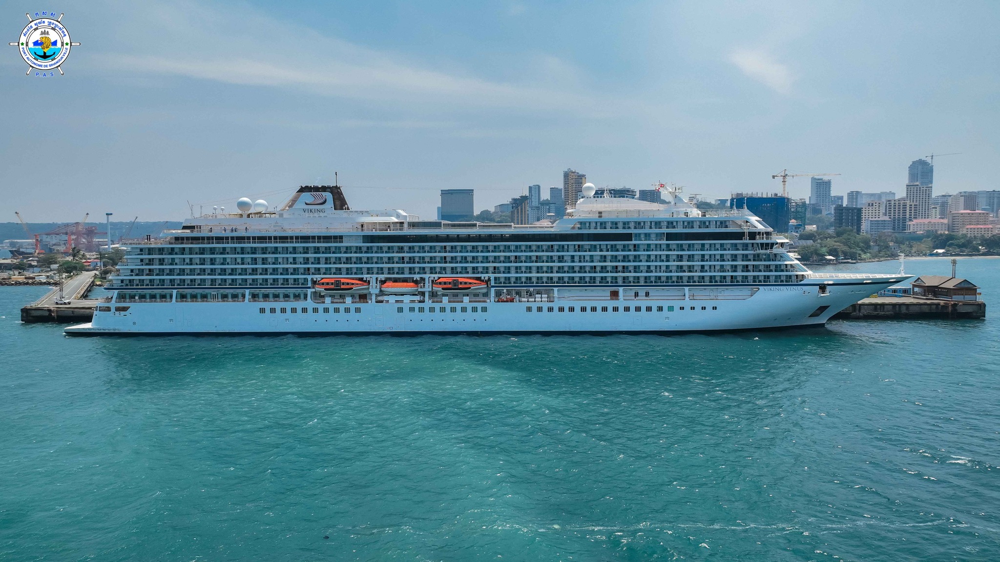 VIKING VENUS cruise ship with nationality of NORWAY
