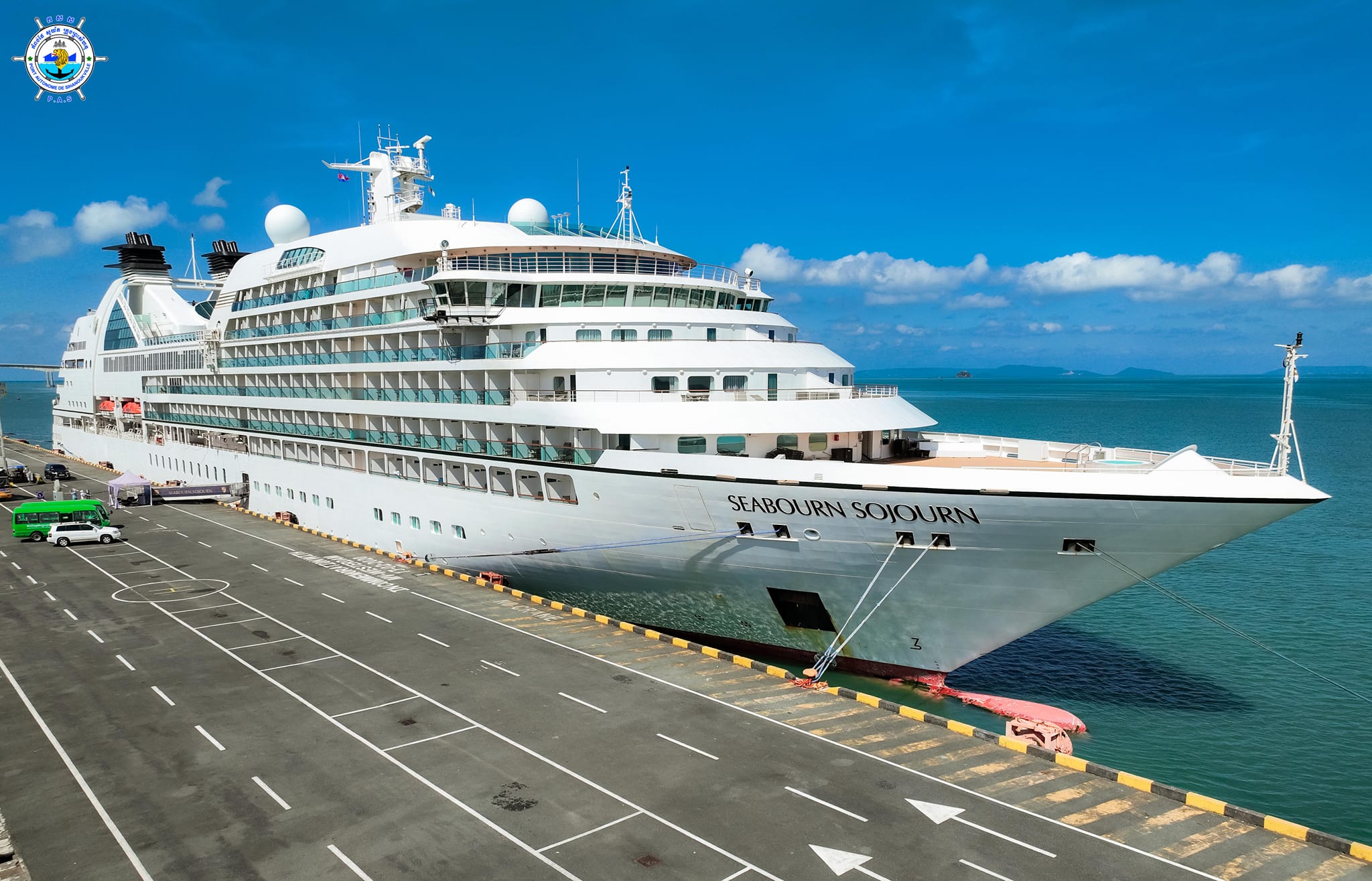 នាវាទេសចរណ៍ ឈ្មោះ SEABOURN SOJOURN សញ្ជាតិ BAHAMAS ដែលមានប្រវែងបណ្តោយ ១៩៨,២០ ម៉ែត្រ ប្រវែងទទឹង ២៦ ម៉ែត្រ ជម្រៅ ៦,៧០ ម៉ែត្រ បានចូលចតនៅ កសស
