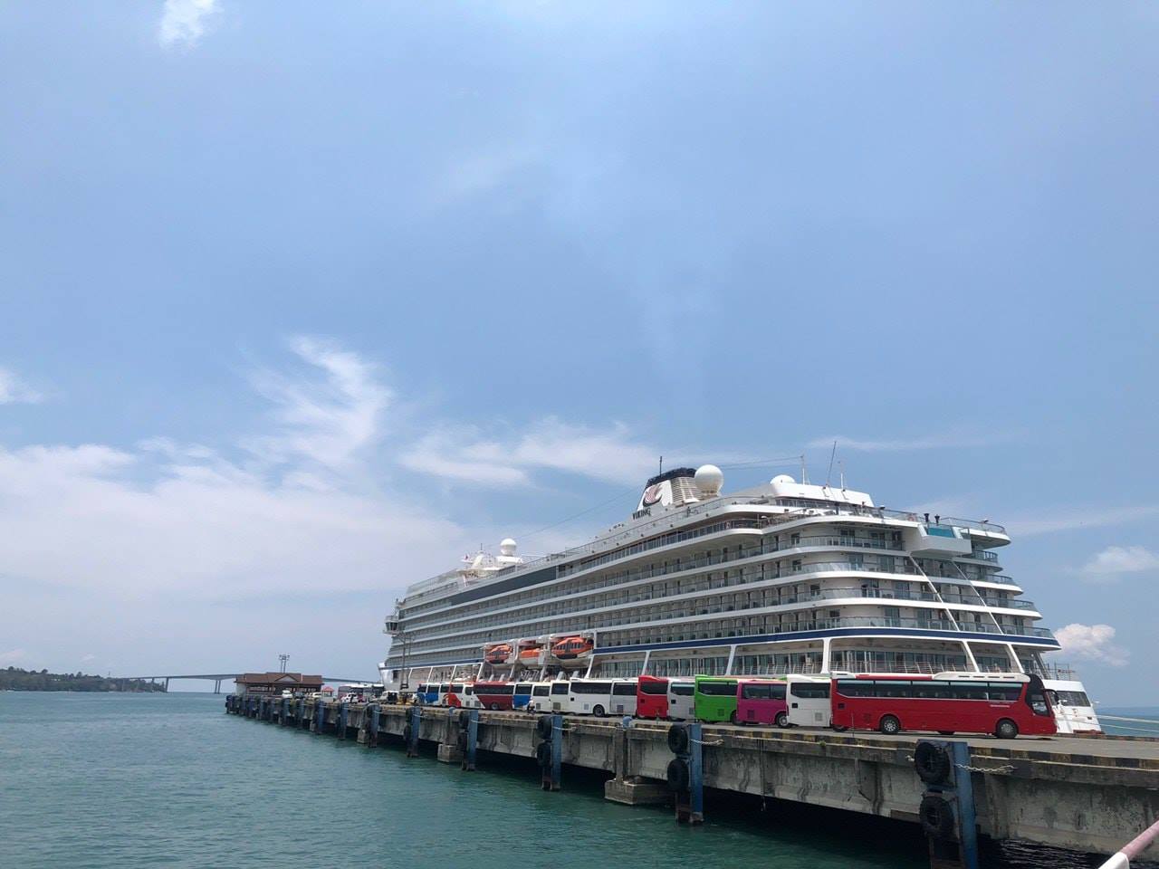 នាវាទេសចរណ៍ឈ្មោះ Viking Orion ដែលជានាវាទី ២៧ ចូលចតនៅកំពង់ផែស្វយ័តក្រុងព្រះសីហនុ
