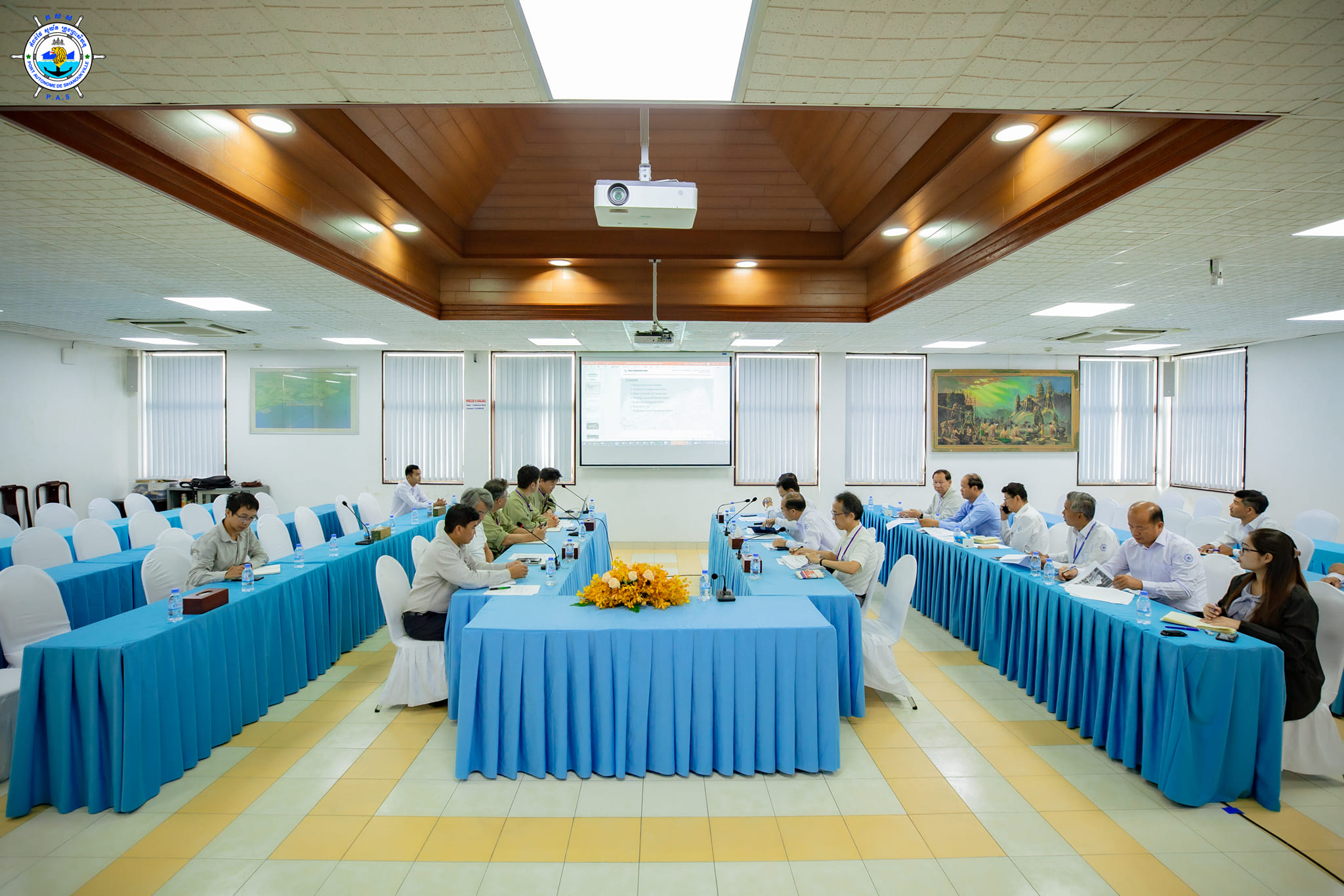 ថ្នាក់ដឹកនាំ កសស បានប្រជុំពិភាក្សាការងារស្តីពីវឌ្ឍនភាពនៃការកែសម្រួលផែច្រាំងទំនិញទូរទៅជាចំណតផែកុងតឺន័រប្រវែង២៥៣ម៉ែត្រជាមួយក្រុមហ៊ុនសាងសង់ TOA Corporation និងក្រុមហ៊ុនទឹប្រឹក្សាគម្រោង Nippon Koei-Oriental Consultants Global
