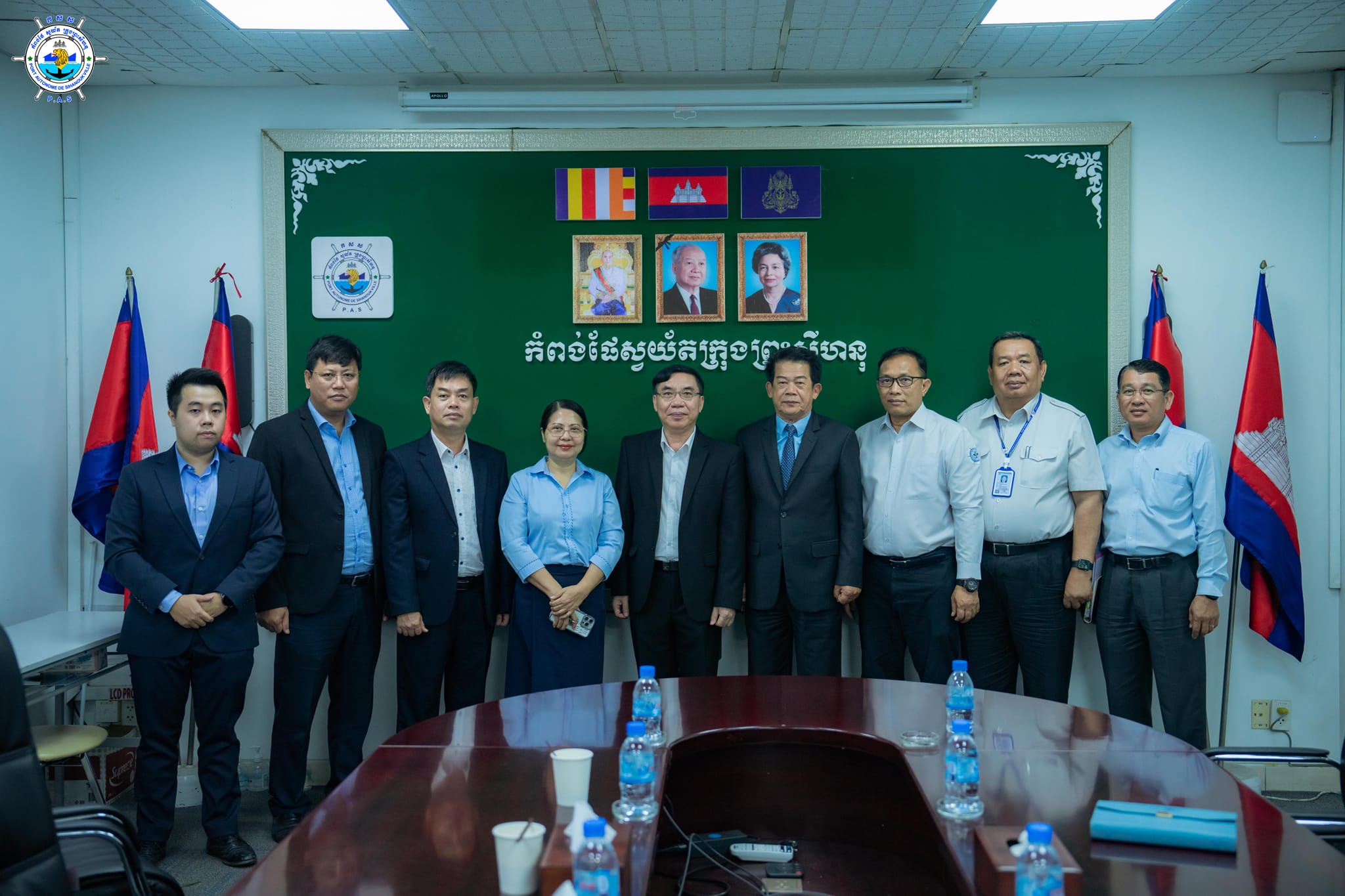 ទទួលស្វាគមន៍ការចូលជួបសម្តែងការគួរសម និងការជូនពរឆ្នាំថ្មី របស់ ឯកឧត្តម Lai Xuan Chien ឯកអគ្គកុងស៊ុលវៀតណាមប្រចាំខេត្តព្រះសីហនុ
