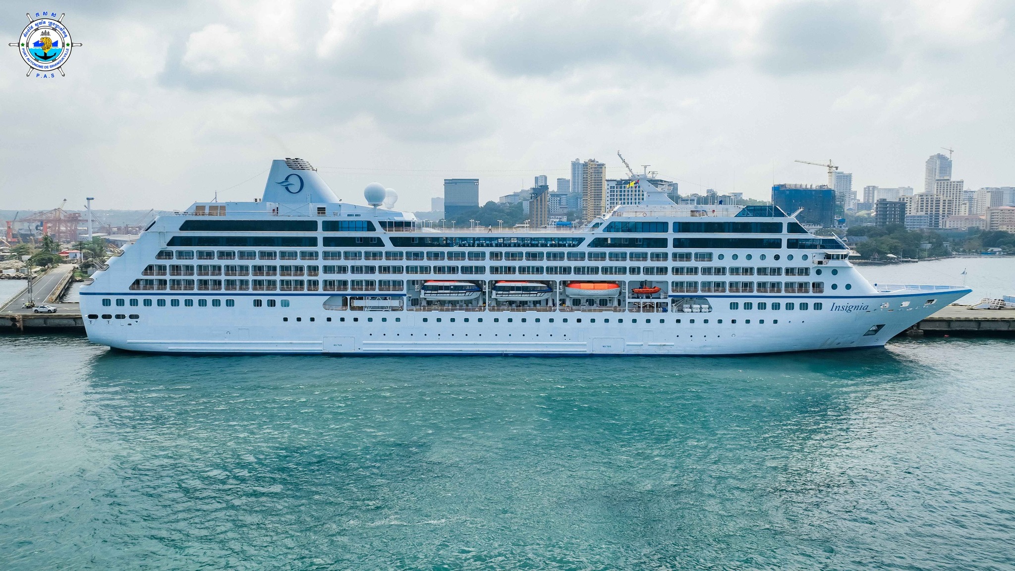 VIKING VENUS cruise ship with nationality of NORWAY
