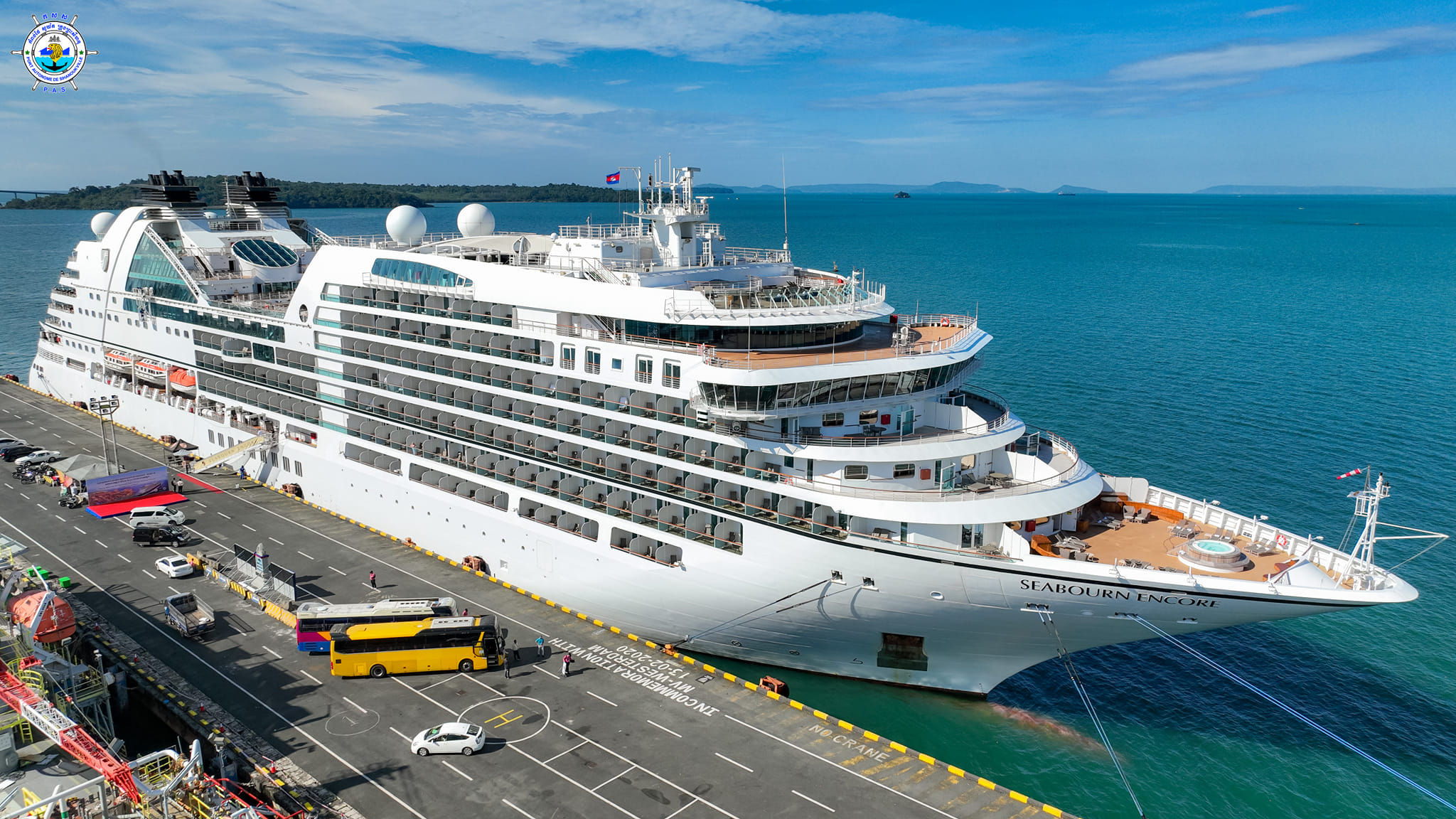 នាវាទេសចរណ៍ ឈ្មោះ SEABOURN ENCORE សញ្ជាតិ  BAHAMAS ដែលមានប្រវែងបណ្តោយ   ២១០.៥ម៉ែត្រ  ទទឹង ២៨ម៉ែត្រ ជម្រៅ -៦ម៉ែត្រ  ចេញដំណើរមកពីប្រទេសថៃ បានចូលចតនៅកំពង់ផែស្វយ័តក្រុងព្រះសីហនុ
