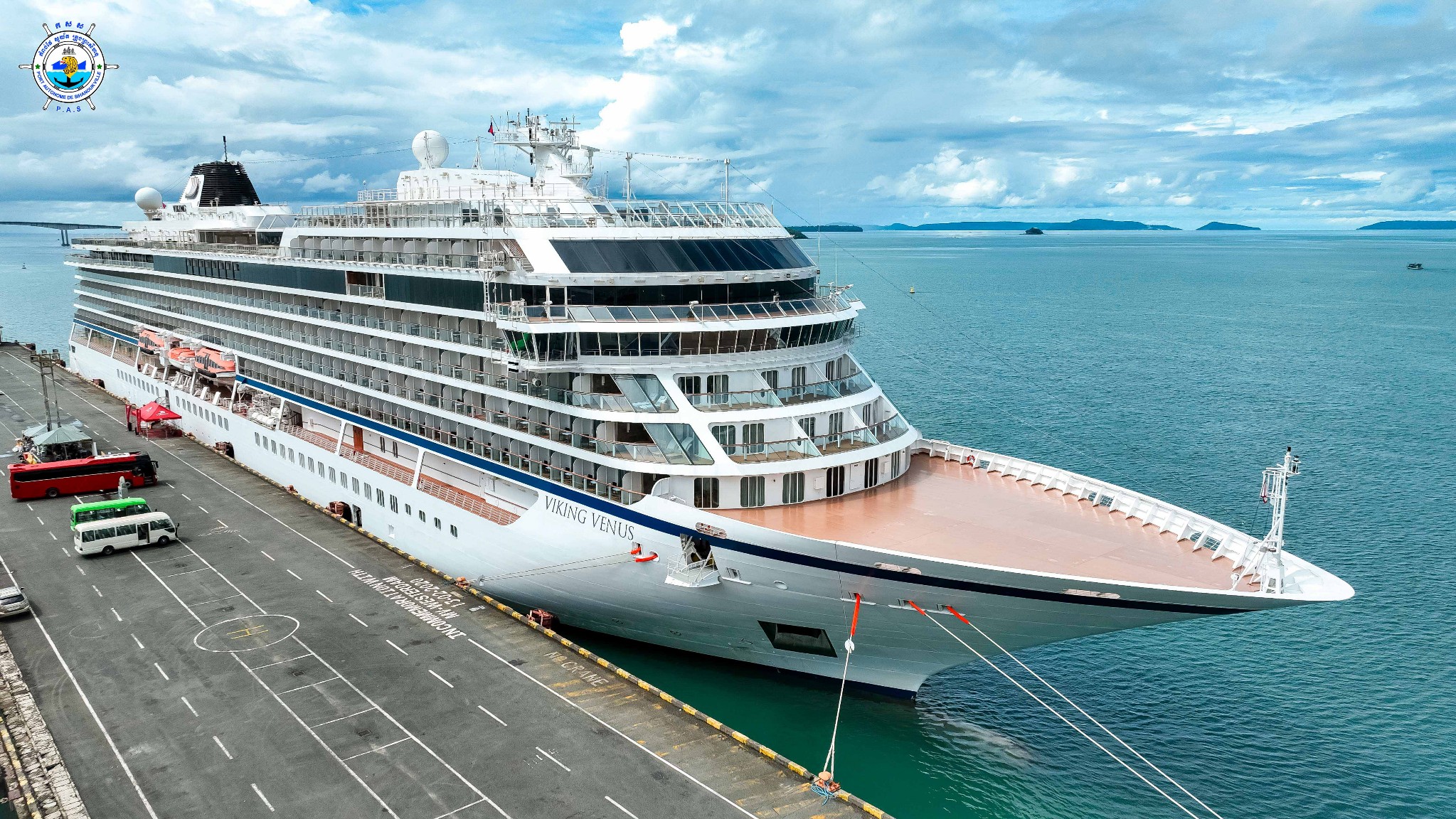 VIKING VENUS cruise ship with nationality of NORWAY

